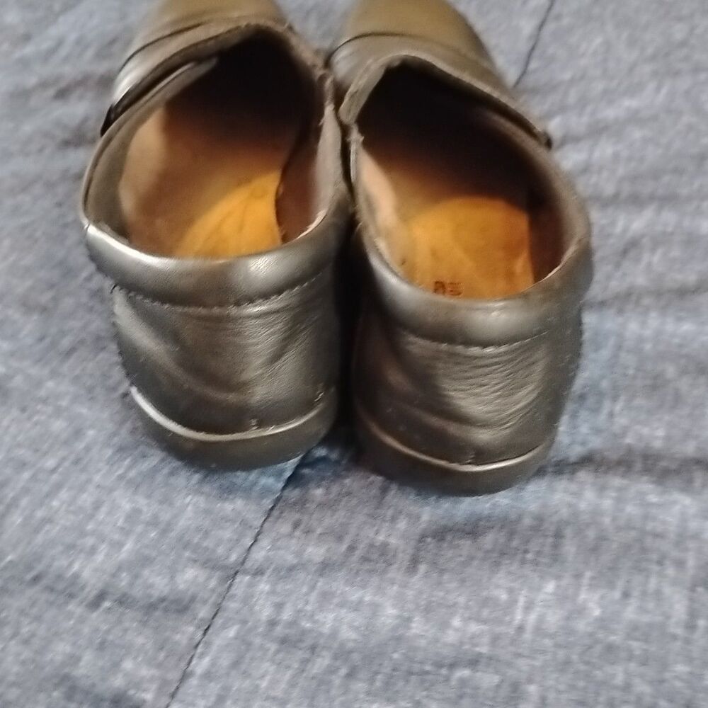 Clarks Collection Black Leather Slip-on Shoes Womens Size 9 Soft Cushion - Picture 5 of 8